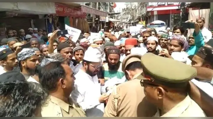 बरेली में भाजपा प्रवक्ता नुपूर शर्मा के खिलाफ मुस्लिमों का प्रदर्शन, जुमे की नमाज के बाद एकजुट हुई भीड़