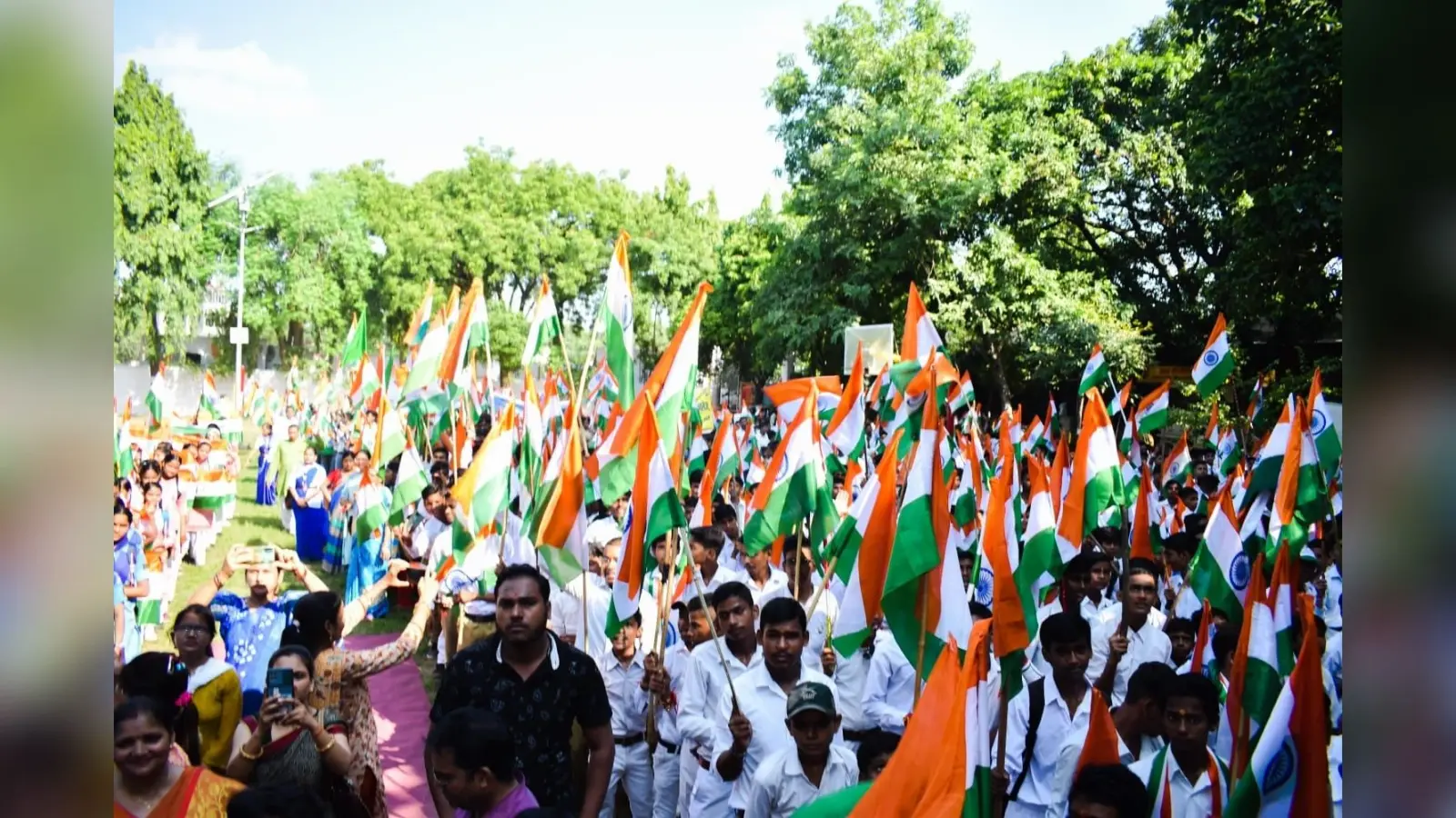 मां की तबीयत बिगड़ने पर 7 साल बाद खुला बांग्लादेशी महिला का राज, बनवा लिए थे फर्जी आधार और पैन कार्ड