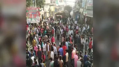 पीलीभीत में छात्रा की दरिंदगी के बाद हत्या में नाबालिग प्रेमी की गिरफ्तारी पर भड़के ग्रामीण, सड़क पर उमड़ी भीड़
