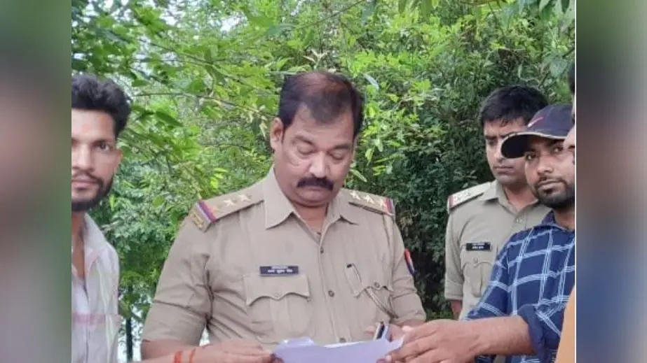 बरेली के बहेड़ी में गोवंश अवशेष मिलने पर हंगामा, पुलिस ने आरोपों को नकारा, खून का लिया सैंपल