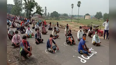 रोजगार और इलाके को प्रदूषण मुक्त की मांग को लेकर ग्रामीणों का सड़क जाम, ट्रांसपोर्टिंग कार्य प्रभावित