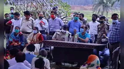बड़कागांव के रैयतों एवं विस्थापितों का धरना जारी, डीसी-एसपी की वार्ता में भी नहीं बनी बात