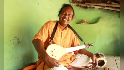 बंगाल की राजनीति में बाउल गायक बासुदेव: संडे को शाह को भोजन कराया, मंगल को तृणमूल नेता संग, बुध को भाजपा नेता के फेसबुक पेज पर