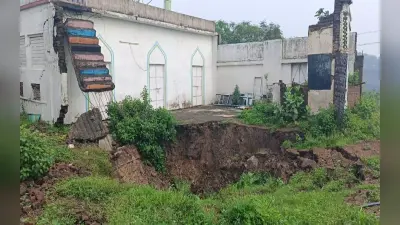 धनबाद : जामा मस्जिद के प्रांगण में जोरदार आवाज के साथ बना गोफ, दहशत में ग्रामीण