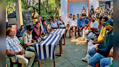 धनबाद में जमींदोज हुई महिलाओं का मामला : शवों के साथ नियोजन और मुआवजा की मांग पर अड़े ग्रामीण, धरना जारी