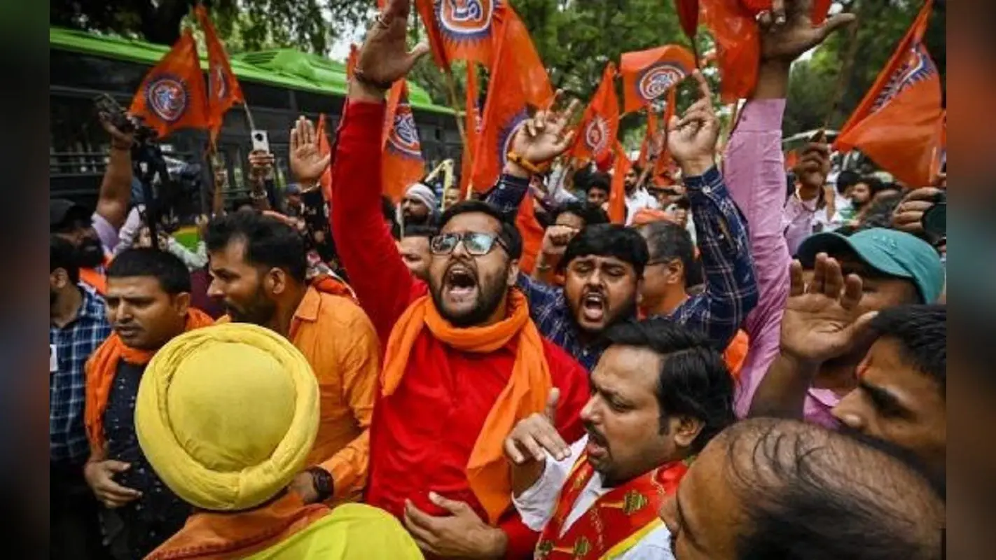 Karnataka Election: ‘बजरंग बली’ पर सियासत गर्म, आज शाम 7 बजे राज्यभर में हनुमान चालीसा का पाठ करेगी बीजेपी
