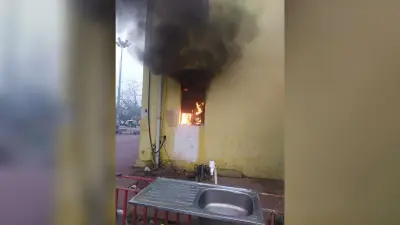 दानापुर रेलवे बुकिंग कार्यालय में लगी आग, मची अफरा-तफरी, जांच में जुटा रेल प्रशासन