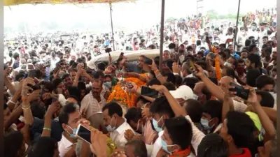 पूर्व केंद्रीय मंत्री का पार्थिव शरीर हाजीपुर पहुंचते ही लगे ‘रघुवंश बाबू अमर रहें’ के नारे, अंतिम दर्शन को उमड़ा जनसैलाब