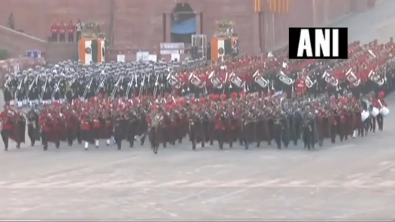 Beating Retreat: विजय चौक पर बीटिंग रिट्रीट समारोह में दिखा भव्य नजारा, 1000 ड्रोन से जगमगाया पूरा आसमान