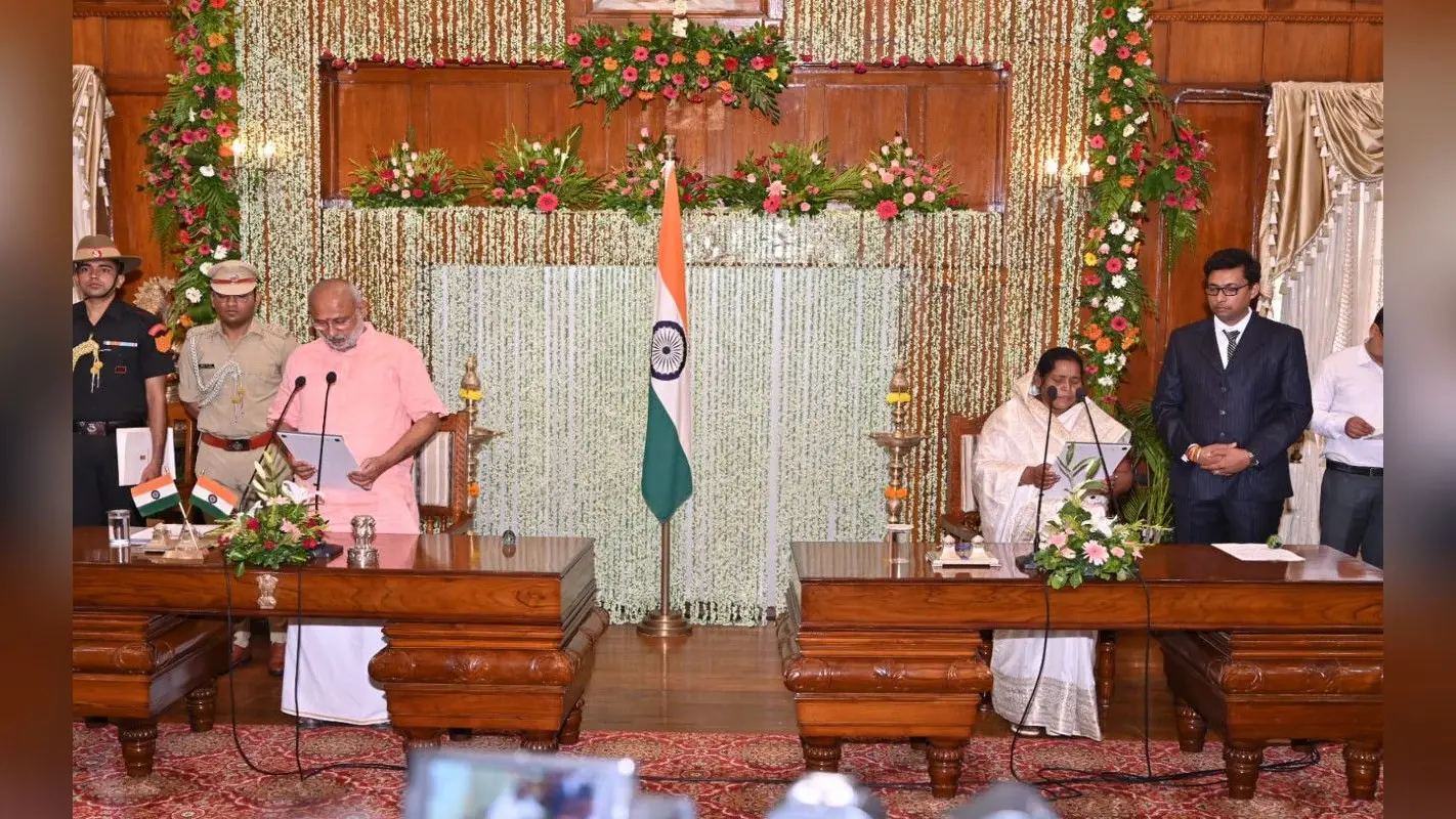 PHOTOS: हेमंत सरकार में मंत्री बनीं बेबी देवी, पति के अधूरे सपनों को पूरा करने का दिलाया भरोसा