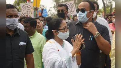 Bengal Assembly Election 2021 : ‘वोटरों को धमका रहे सेंट्रल फोर्स के जवान, मतदान के दिन मूकदर्शक बनी चुनाव आयोग’- Mamata Banerjee ने ट्वीट कर ECI पर बोला हमला