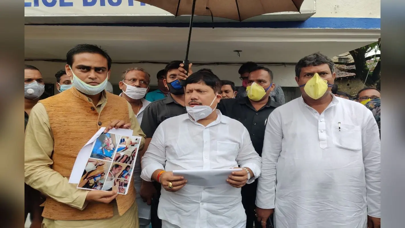 राजनीतिक हिंसा के खिलाफ ममता का आवास घेरेगी भाजपा, राज्यपाल को सौंपा ज्ञापन