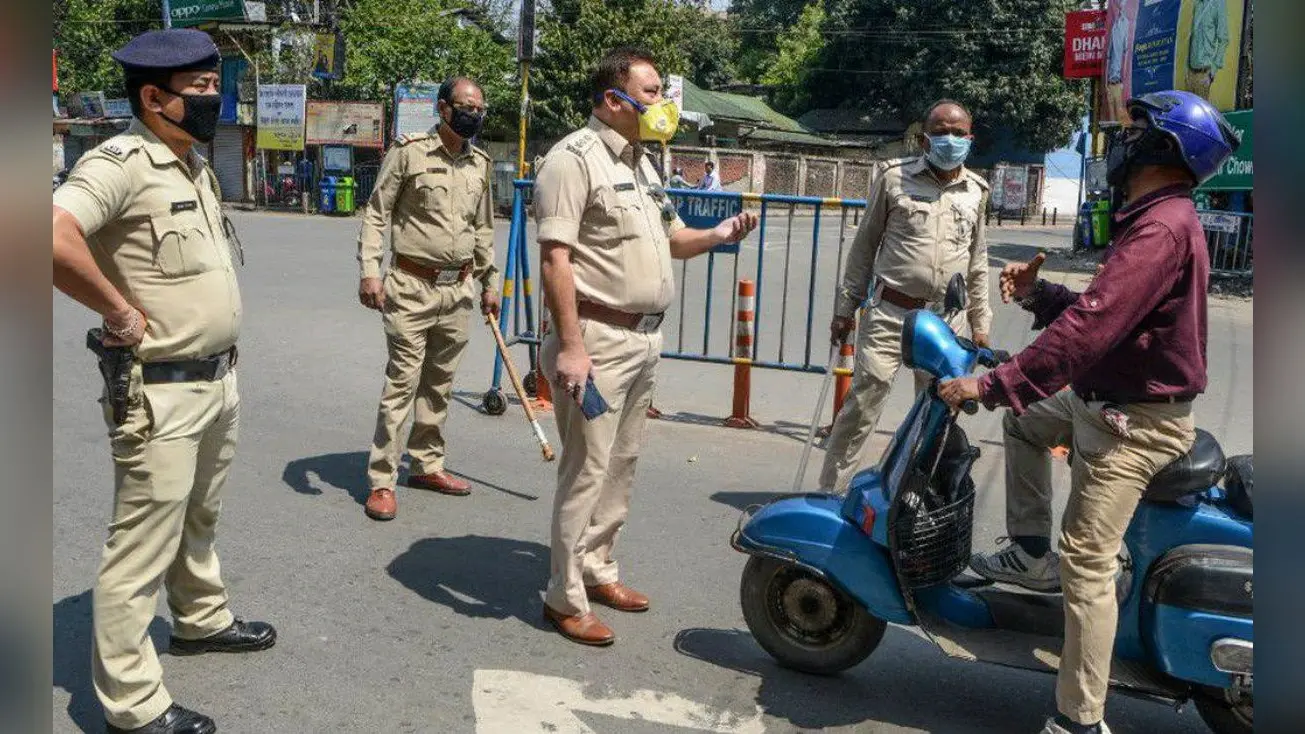 Coronavirus Lockdown: ट्रक चालक से रिश्वत लेने के आरोप में बंगाल के चार पुलिसकर्मी निलंबित