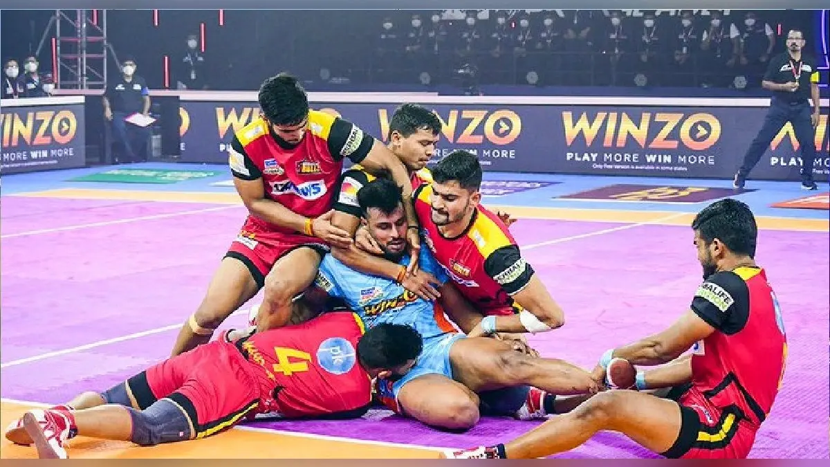 Pro Kabaddi League: बेंगलुरु बुल्स ने बंगाल वॉरियर्स को 36-35 से हराया, चमके पवन सहरावत और मनिंदर सिंह