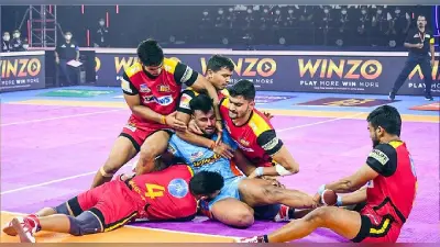 Pro Kabaddi League: बेंगलुरु बुल्स ने बंगाल वॉरियर्स को 36-35 से हराया, चमके पवन सहरावत और मनिंदर सिंह