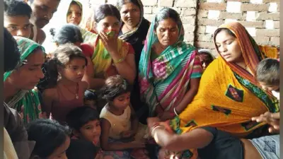वैशाली : मासूम बेटों की दुपट्टे से हत्या कर महिला ने खुद को लगायी आग, बाउंड्री पार कर लोगों ने बुझायी आग, फिर…