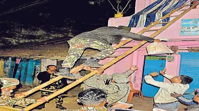 भागलपुर ब्लास्ट: तालों को तोड़ घुसा आतंकवाद निरोधक दस्ता, STF को बोरे में भरे मिले बारूद समेत कई विस्फोटक