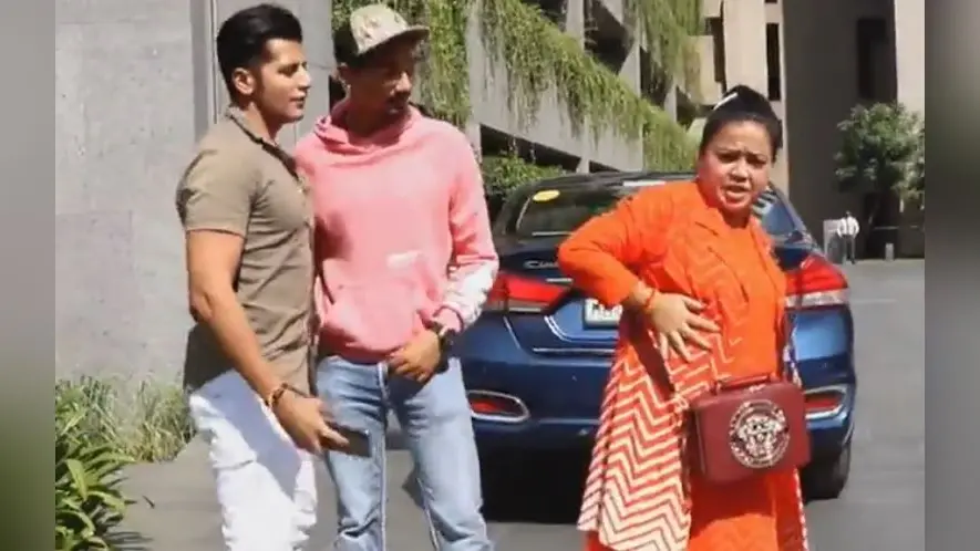 Bharti Singh बेटे के साथ हॉस्पिटल के बाहर हुई स्पॉट, नन्हे शहजादे को देख पैपराजी ने कहा-मैं मामा बन गया..