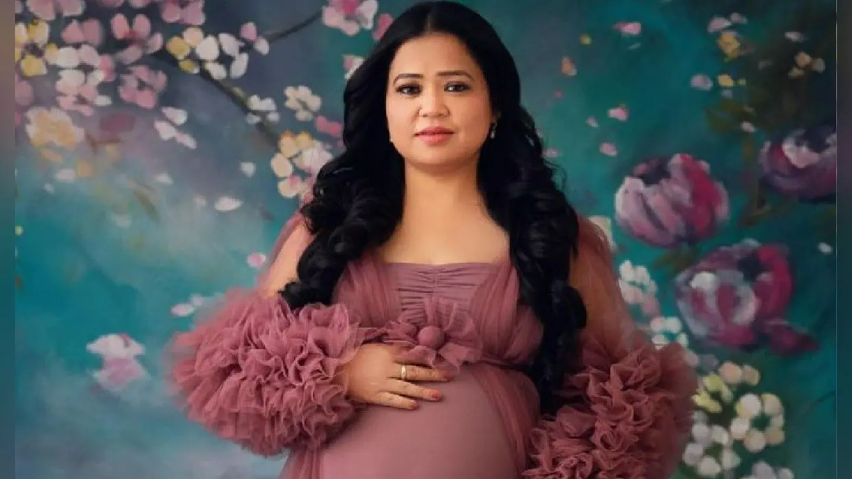 कॉमेडियन भारती सिंह ने कराया मैटरनिटी फोटोशूट, पिंक गाउन में दिखीं बला की खूबसूरत