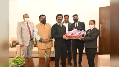 मुख्यमंत्री हेमंत सोरेन से मिले आईएचएम, ब्रांबे के प्रिंसिपल डॉ भूपेश कुमार, क्रिसमस की शुभकामनाएं दी
