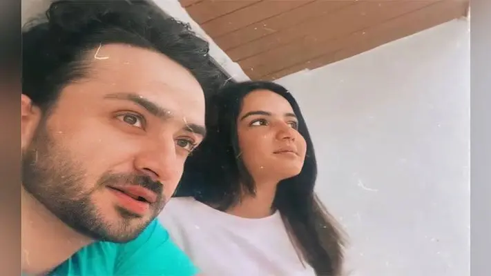 Bigg Boss फेम Jasmin Bhasin ऐसे मनाने वाली हैं अपना बर्थडे, Aly Goni के साथ एक्ट्रेस की रोमांटिक लंच की फोटो हुई Viral