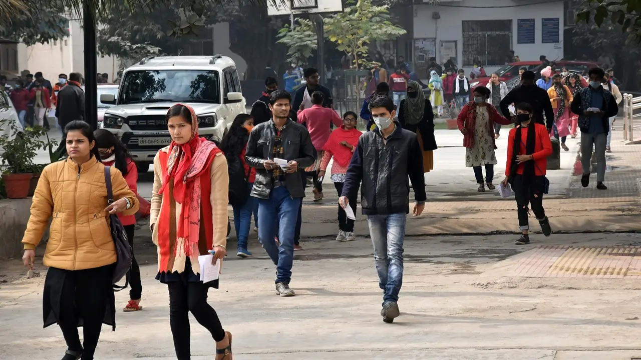बिहार इंटर परीक्षा: जेल में मिला एडमिट कार्ड, अब रोज गार्ड पहुंचा रहा सेंटर, कैदी अमित भी दे रहा एग्जाम