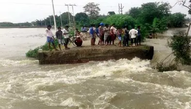 झील नगर को छू रही बूढ़ी गंडक, लाल निशान से एक मीटर ऊपर बागमती, नीचले इलाके के लोग खोज रहे सुरक्षित स्थान