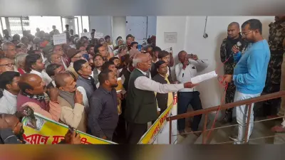 बिहार में पीला पर रहा है गेंहू का पौधा, पहले पटवन के बाद भी किसानों के पास यूरिया नहीं, किया प्रदर्शन