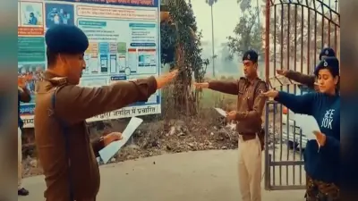 Bihar News: शराबियों के समर्थकों ने पुलिस टीम पर बोला हमला, लाठी-डंडे से वाहन को किया क्षतिग्रस्त