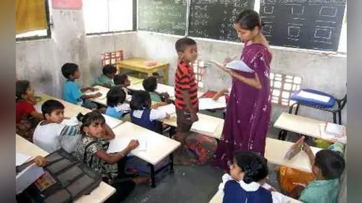 Bihar: खतरे में पड़ सकती है नियोजित शिक्षकों की नौकरी, विभाग ने नहीं दिया नियोजित शिक्षकों का डाटा