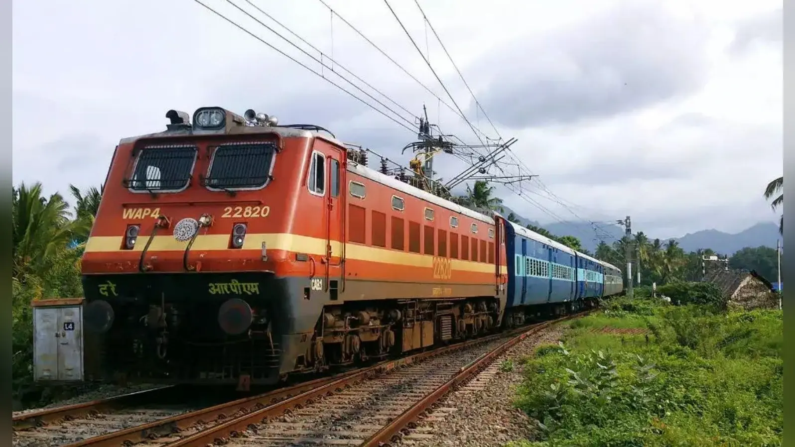 कोलकाता से उत्तर भारत की ओर जाने वाली सभी ट्रेनों में लंबी वेटिंग लिस्ट, क्या रेलवे चलायेगा विशेष ट्रेन?