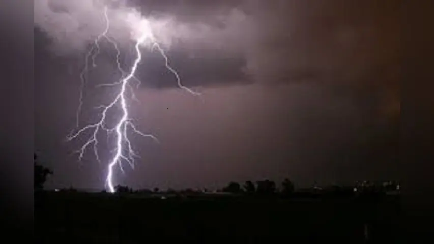 UP News: यूपी में आसमान से बरसी आफत, मैनपुरी और बागपत में आकाशीय बिजली गिरने से चार लोगों की मौत
