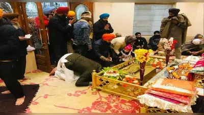 पुलिस करती रही छापेमारी, स्वर्ण मंदिर में मत्था टेकते नजर आए बिक्रम मजीठिया, उठ रहे हैं सवाल