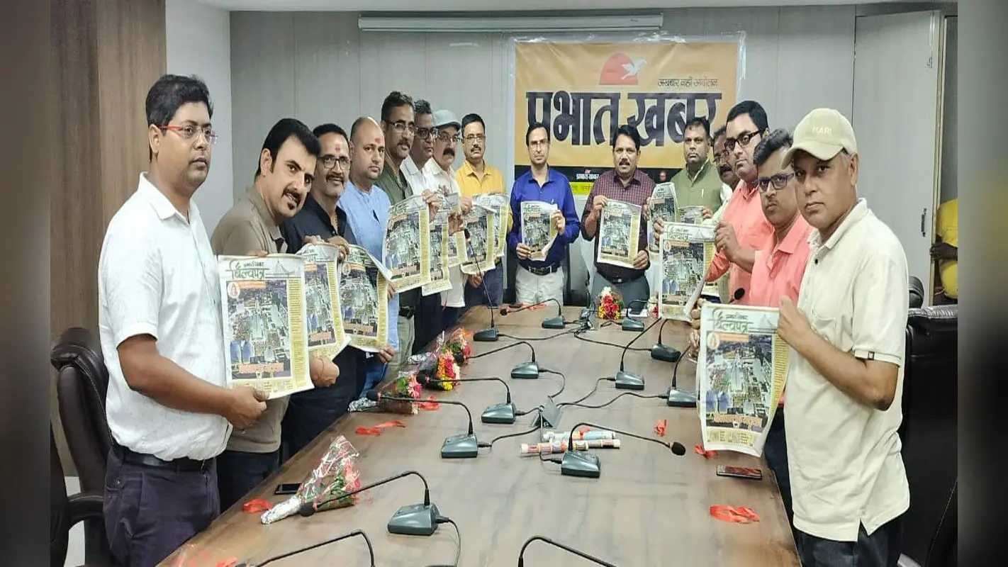 देवघर : प्रभात खबर श्रावणी मेला स्पेशल पत्रिका ‘बिल्व पत्र’ का विमोचन, नगर आयुक्त बोले- अनूठी है पहल