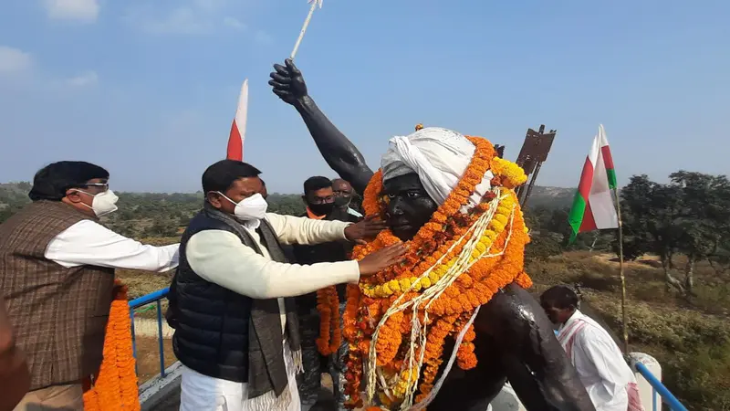 Birsa Munda : उलिहातू के इसी घर में जन्मे थे भगवान बिरसा, प्रपौत्र वधू ने बतायी अनोखी बातें