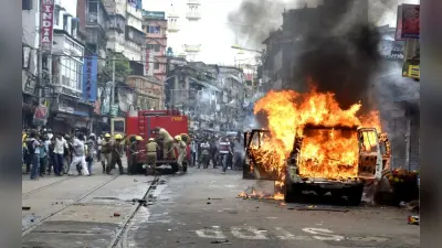 बंगाल में बवाल! कोलकाता और हावड़ा बना रणक्षेत्र, भाजपा समर्थकों ने गाड़ियों में लगाई आग, देखें pics