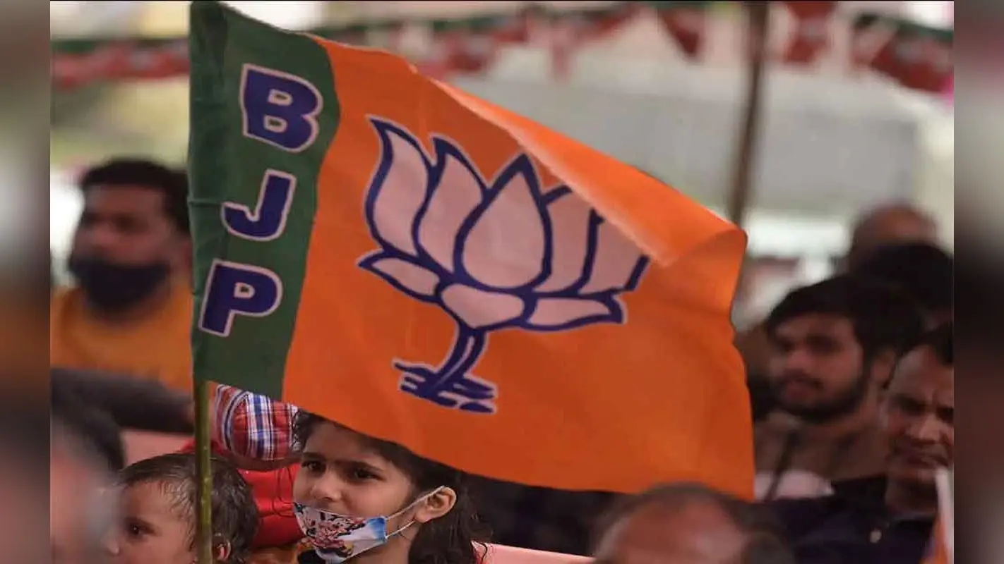 राजस्थान में बढ़ी बीजेपी की टेंशन! नेताओं ने टिकट नहीं मिलने पर दिखाए बगावती तेवर, जलाए पार्टी के झंडे