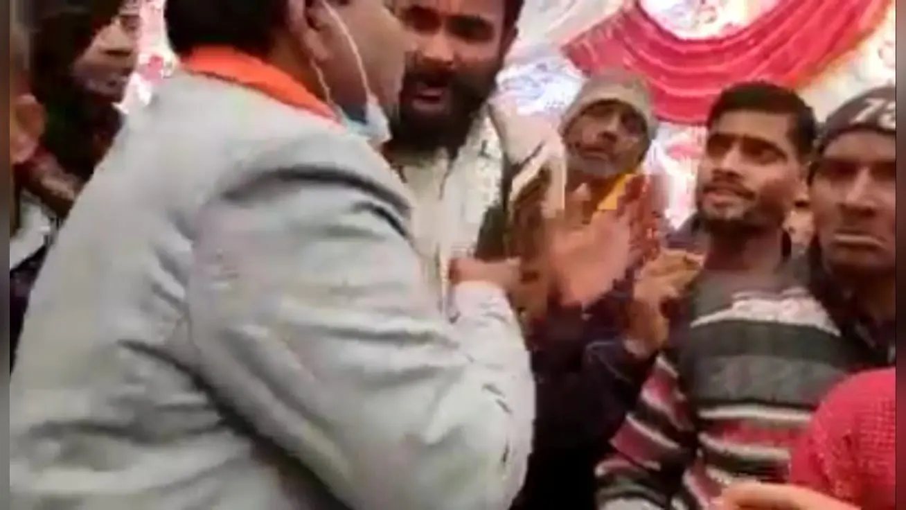 UP Election: BJP विधायक डॉ. डीसी वर्मा का गांव की सड़क न बनवाने पर ग्रामीणों ने किया विरोध, वीडियो वायरल
