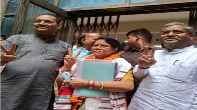 मांडर विधानसभा उपचुनाव : भाजपा प्रत्याशी गंगोत्री कुजूर ने किया नामांकन, केंद्रीय नेतृत्व का जताया आभार