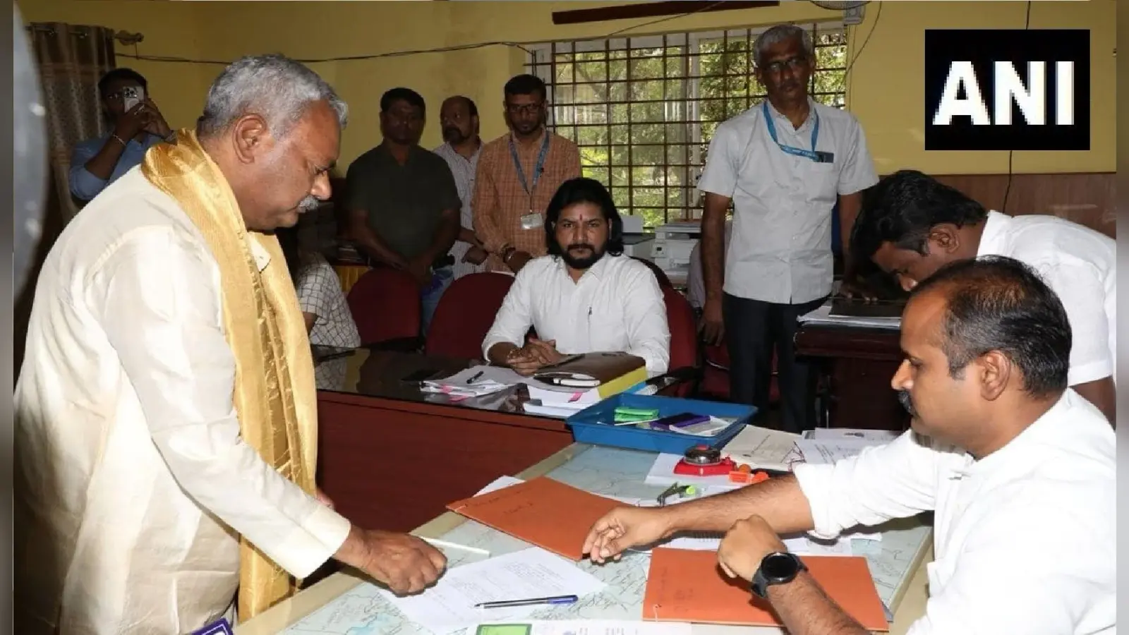 Karnataka Election: पहले दिन इन नेताओं ने नामांकन पत्र दाखिल किया, देखें पूरी सूची