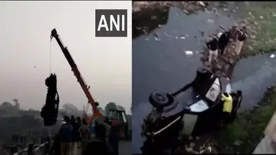 Maharashtra: 30 फीट गहरी खाई में गिरी BJP विधायक की कार, जयकुमार गोरे व तीन अन्य घायल
