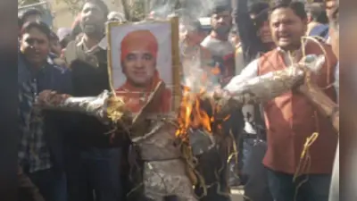 आखिर भाजपा सांसद बाबा बालकनाथ ने पुलिस को क्या कहा जिससे लोग हो गये नाराज, फूंका पुतला