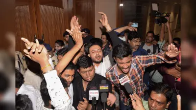 MP Election 2023: टिकट नहीं मिलने पर केंद्रीय मंत्री के सामने बीजेपी कार्यकर्ताओं का हंगामा