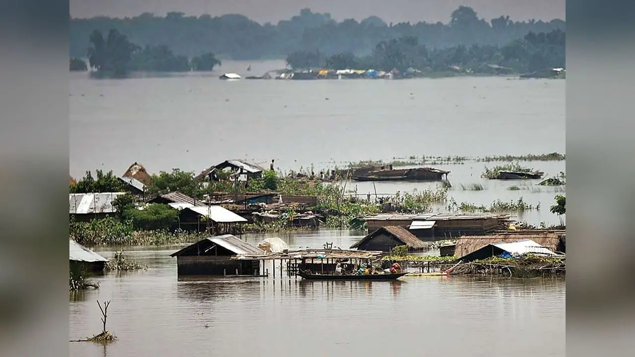 Heavy Rainfall in Assam: असम में बारिश ने मचाई तबाही, नदियां खतरे के निशान से ऊपर, 11 लाख लोग प्रभावित
