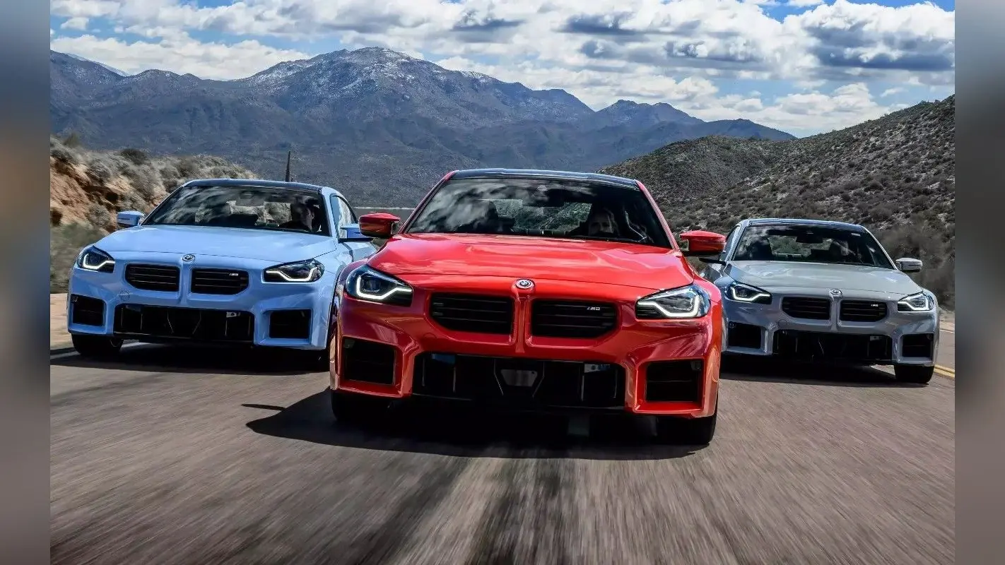New BMW M2: बीएमडब्ल्यू ने बाजार में उतारी एम2 स्पोर्ट्स कार, कीमत 98 लाख रुपये