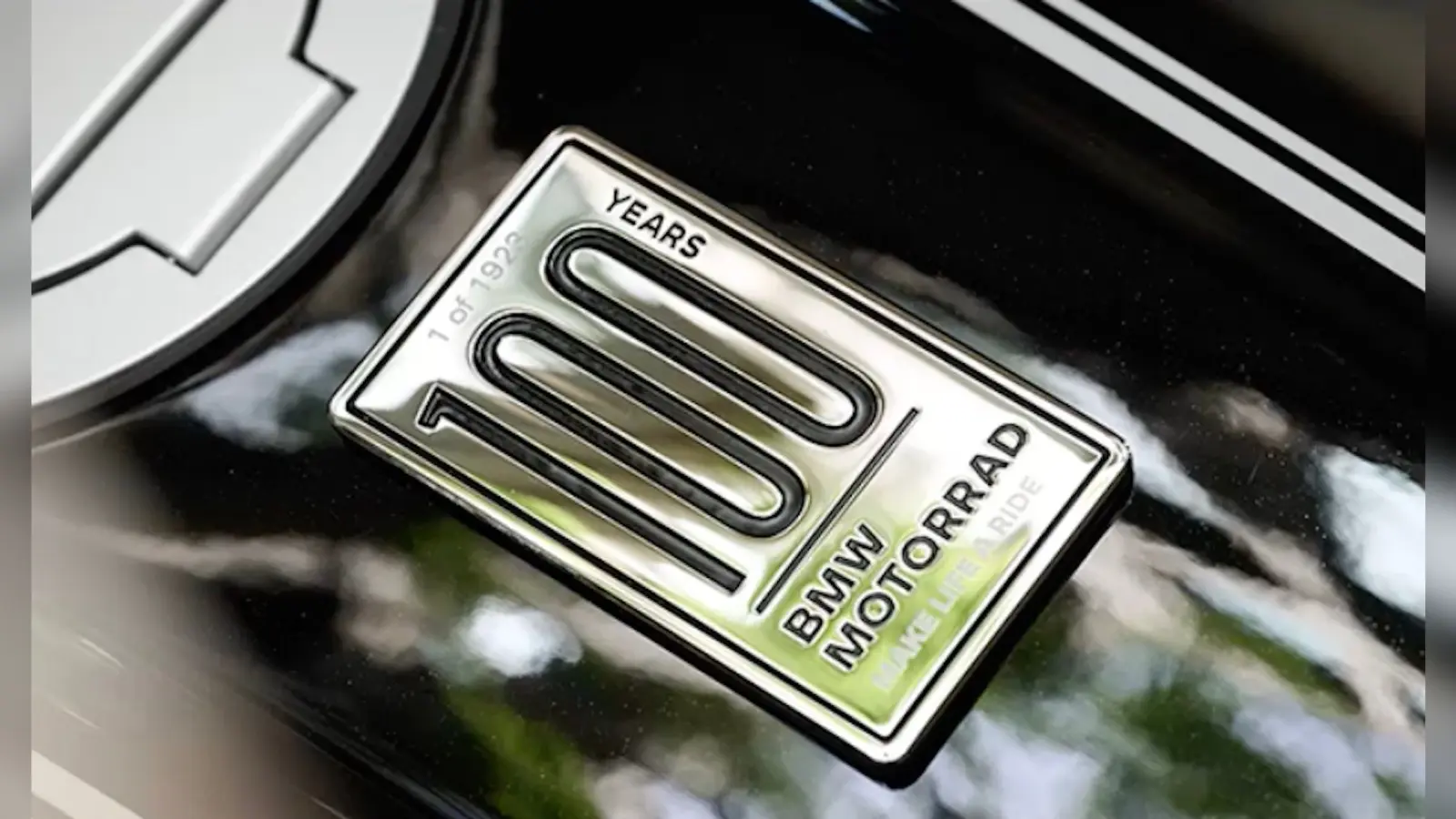 30 हीरो स्प्लेंडर के बराबर है इस BMW बाइक की कीमत, 100 साल पूरे होने पर कंपनी ने उतारी नयी मोटरसाइकिल, जानें