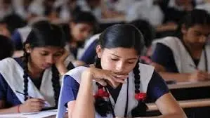 UP Board Exam 2023: हिंदी से चार लाख से अधिक परीक्षार्थियों ने बनाई दूरी, अब कठिन विषयों की ऐसे करें तैयारी…