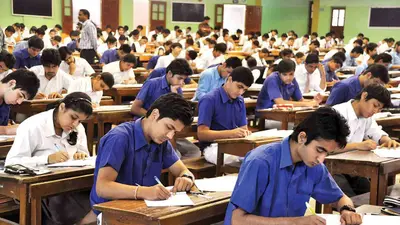 Uttar Pradesh: यूपी बोर्ड में मुख्य विषयों की परीक्षाएं आज से, सभी 75 जिलों में 524 टीमें कर रहीं खास निगरानी