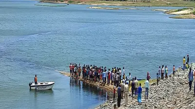 पंचखेरो जलाशय के नहर में लीकेज होने से बह कर बर्बाद हो रहा है पानी
