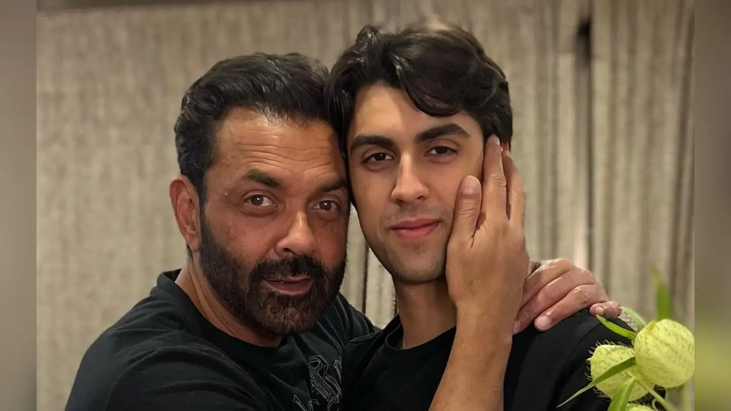 Bobby Deol के बेटे क्यों नहीं आते पैपराजी के सामने? सनी देओल के भाई ने किया चौंकाने वाला खुलासा